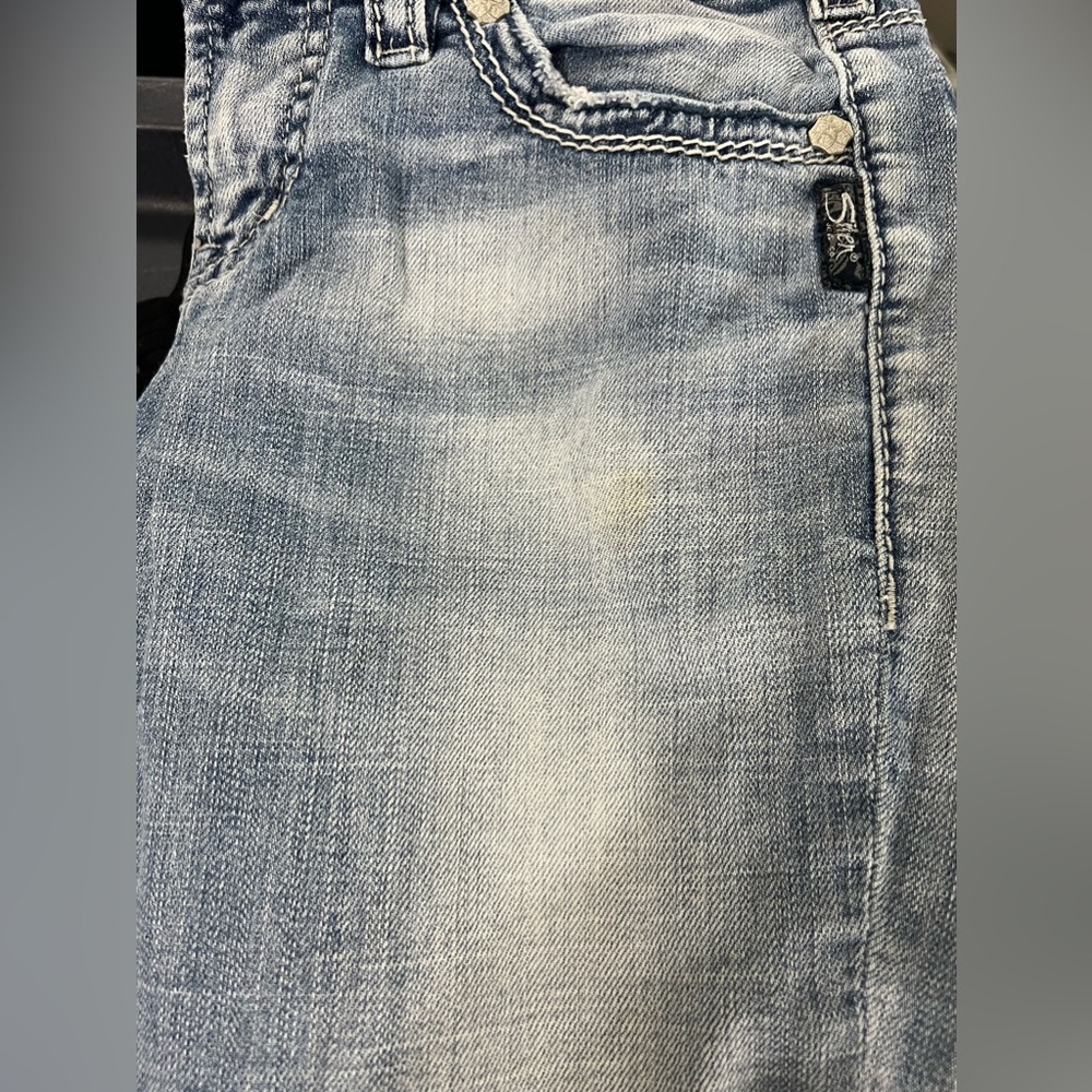SILVER JEANS AIKO super stretch mid capri jean. 26/22. - Picture 5 of 6